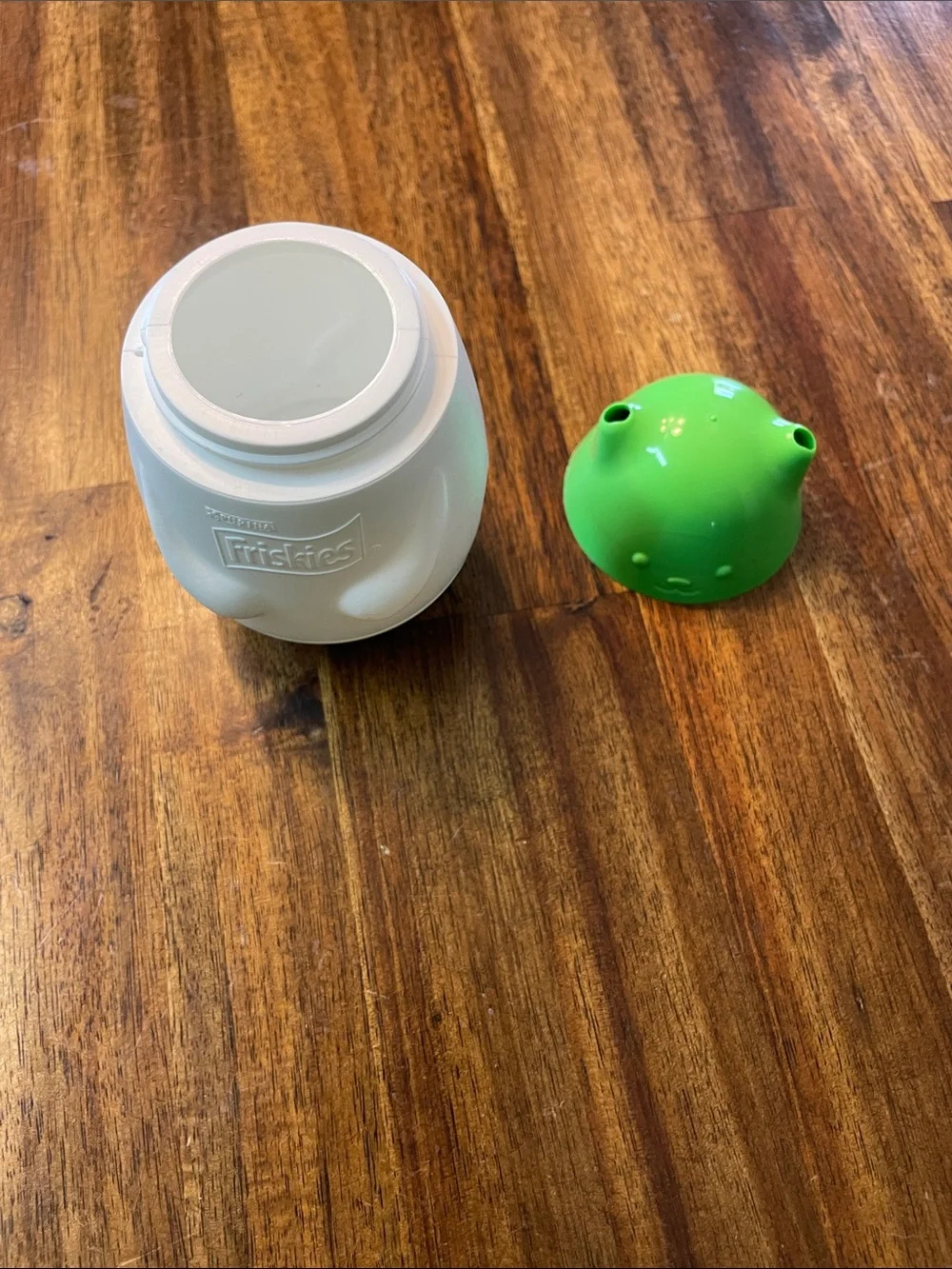 Friskies Purina Pull n Play Cat Treat Dispenser